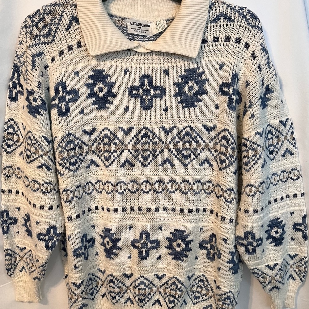Great looking Alfred Dunner sweater, blue and cream colors